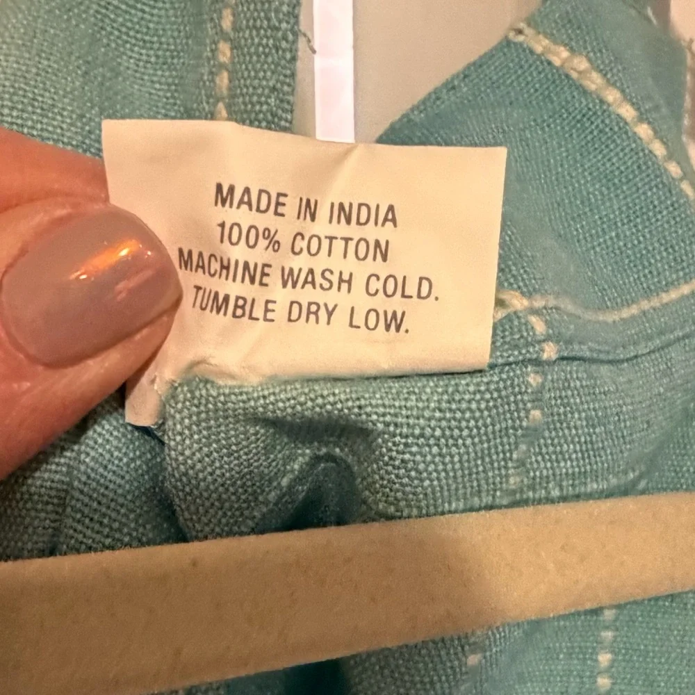 Crate & Barrel Apron, Like NWOT, Front Pockets
